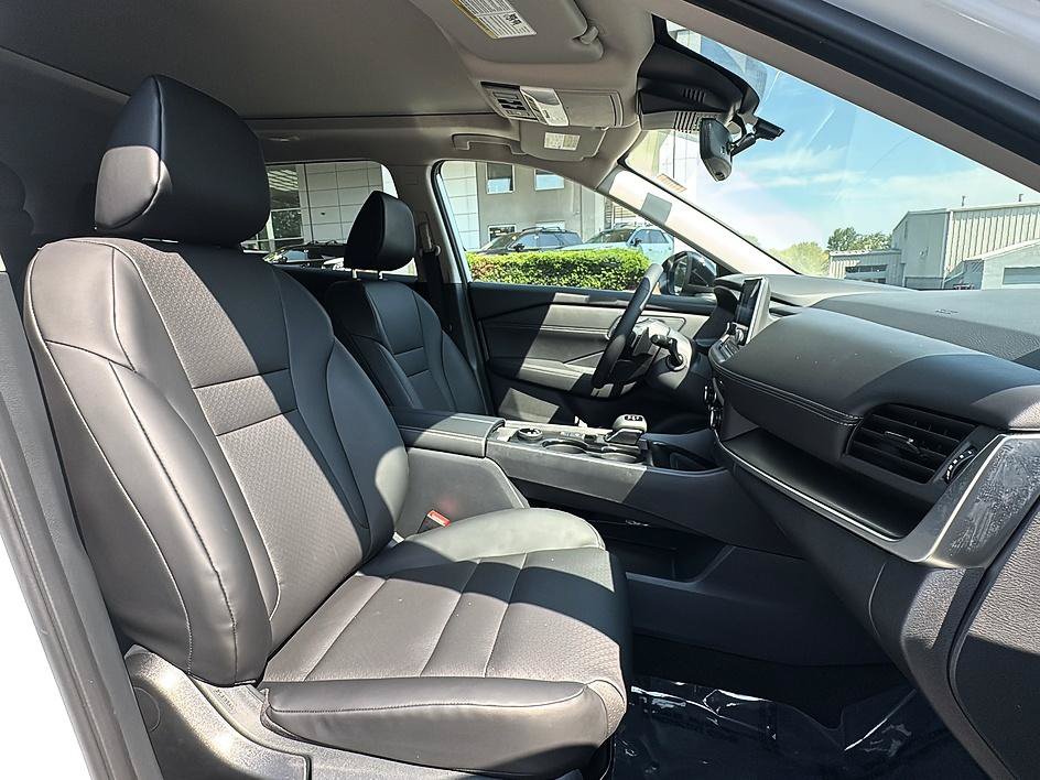 Certified 2026 Nissan Rogue Dark Armor AWD/4WD image 33