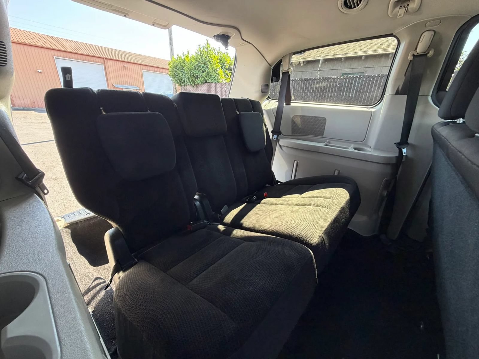 Used 2018 Dodge Grand Caravan SE FWD image 12