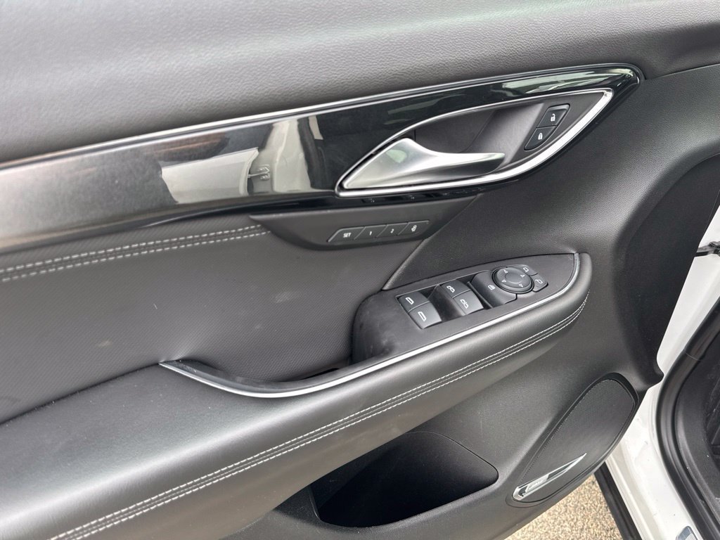 Used 2024 Buick Envision Preferred AWD/4WD image 8