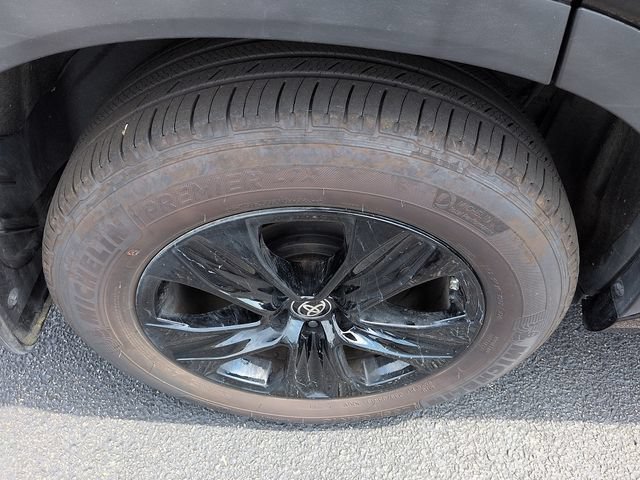 Certified 2025 Toyota Highlander XLE AWD/4WD image 9