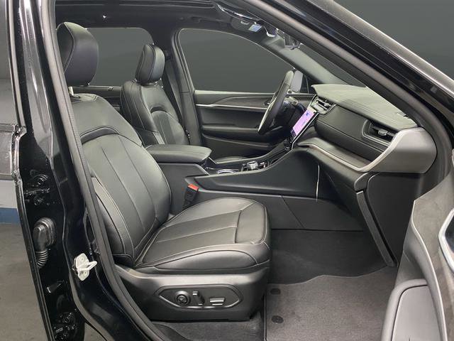 New 2025 Jeep Grand Cherokee Limited w/ Luxury Tech Group II image 34