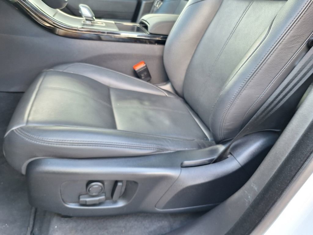 Used 2025 Land Rover Range Rover Velar Dynamic SE image 31