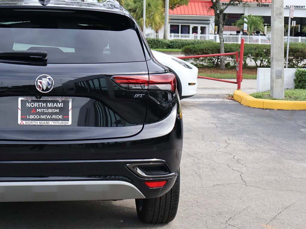 Used 2023 Buick Envision Essence w/ Sport Touring Package image 17