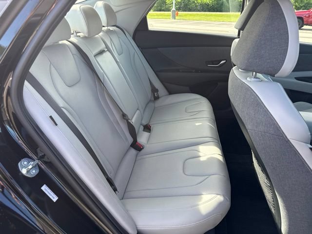 Used 2025 Hyundai Elantra Limited FWD image 31