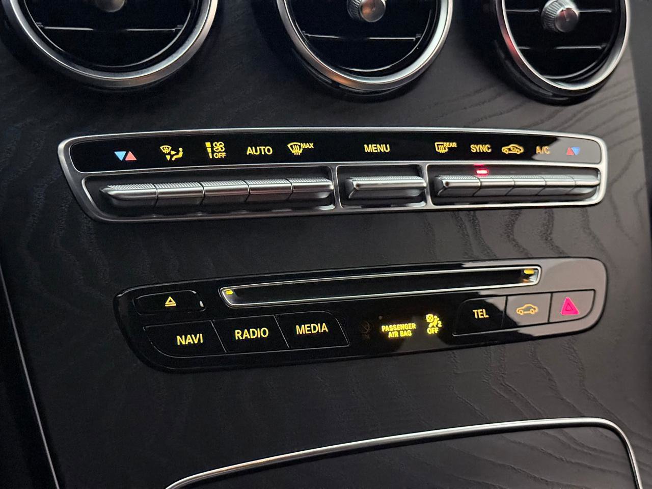 Used 2019 Mercedes-Benz GLC 300 4MATIC w/ Premium Package image 33