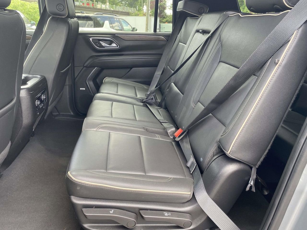 Used 2024 Chevrolet Suburban Premier RWD image 12