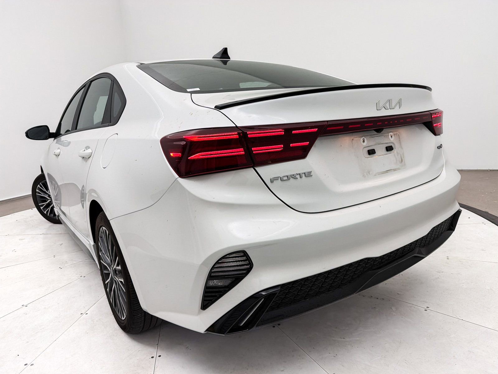 Used 2023 Kia Forte GT-Line w/ GT-Line Premium Package image 11