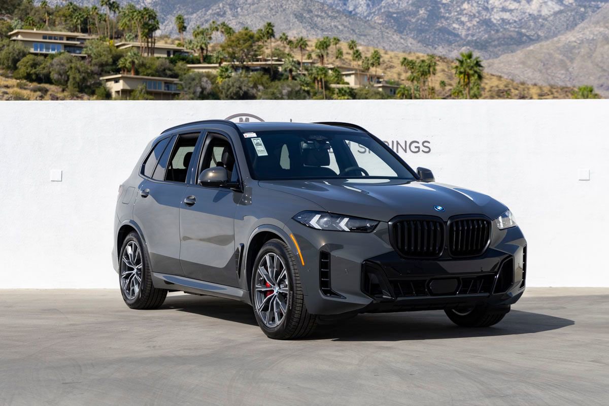 New 2026 BMW X5 xDrive50e image 2
