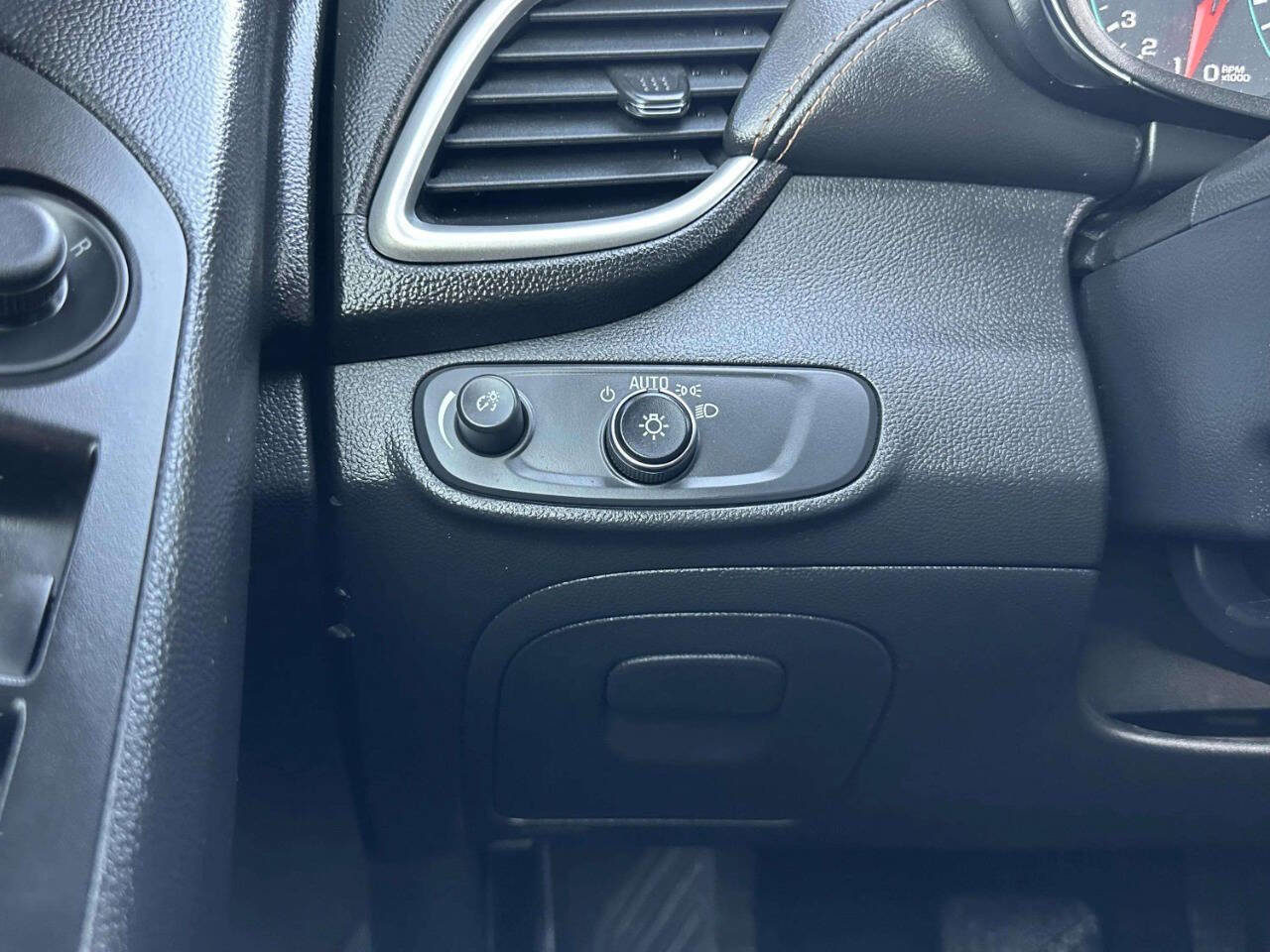 Used 2019 Chevrolet Trax LT w/ LT Convenience Package FWD image 26