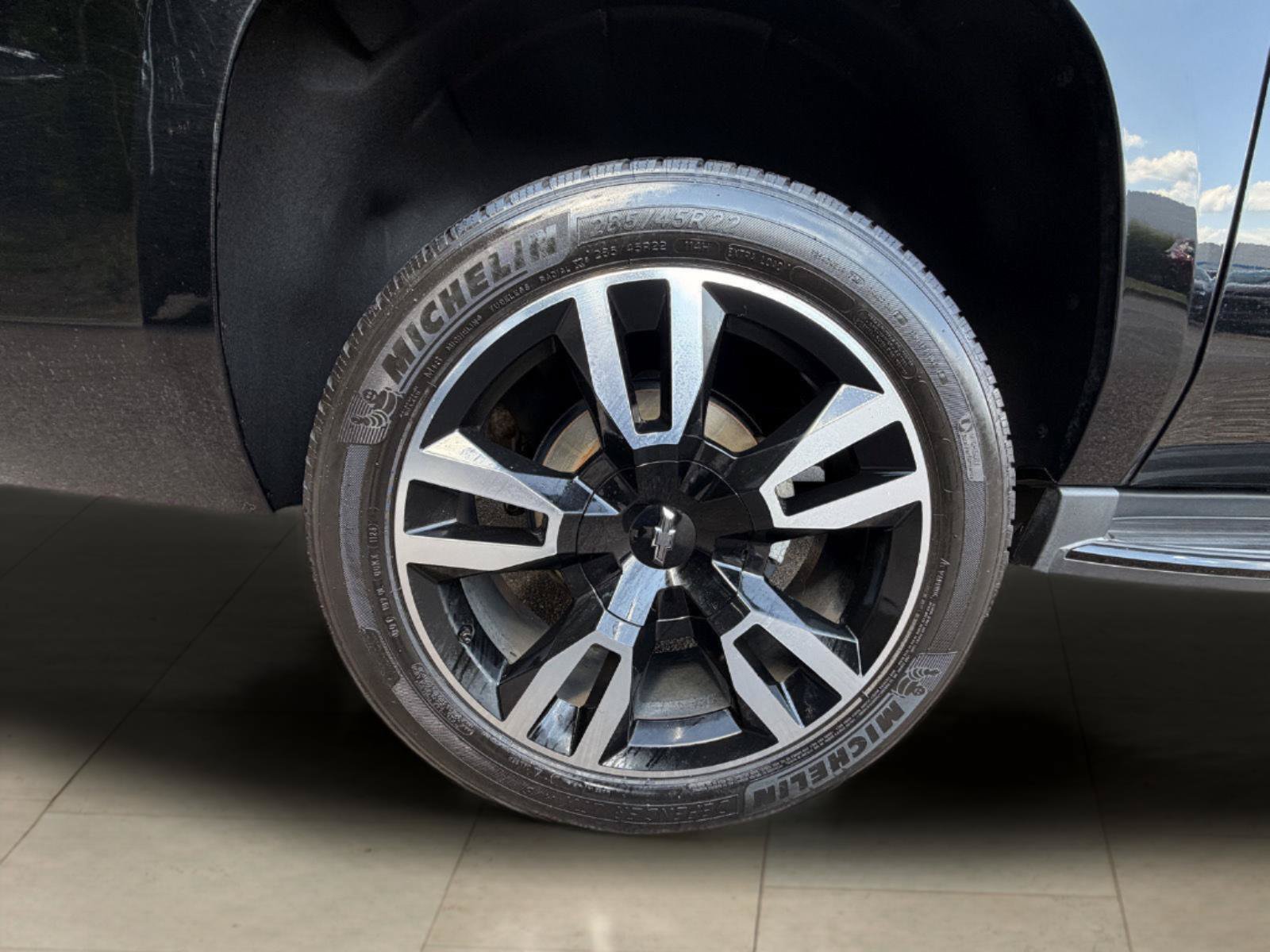 Used 2019 Chevrolet Suburban Premier AWD/4WD image 13