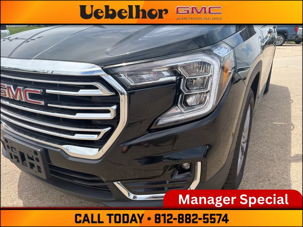 Used 2024 GMC Terrain SLT AWD/4WD image 13