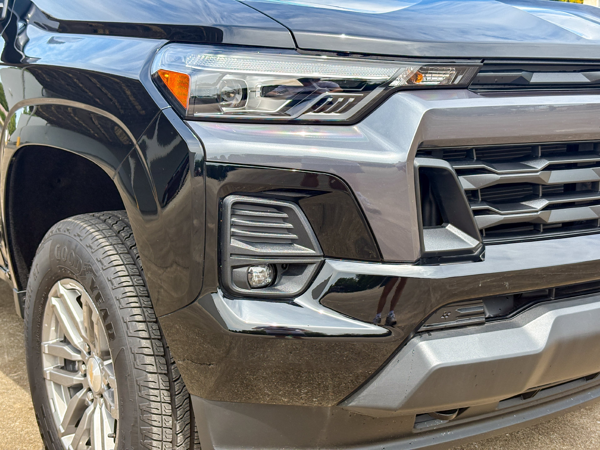 Used 2024 Chevrolet Colorado LT w/ LT Convenience Package III AWD/4WD image 3