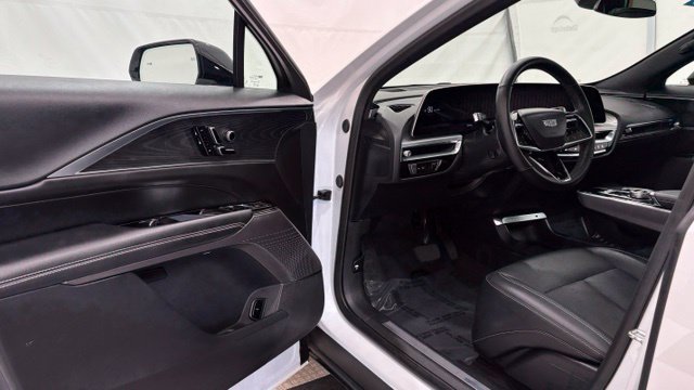 Used 2025 Cadillac Lyriq Luxury AWD/4WD image 31