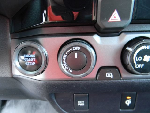 Used 2017 Toyota Tacoma TRD Sport w/ Tow Package (A/T) AWD/4WD image 15