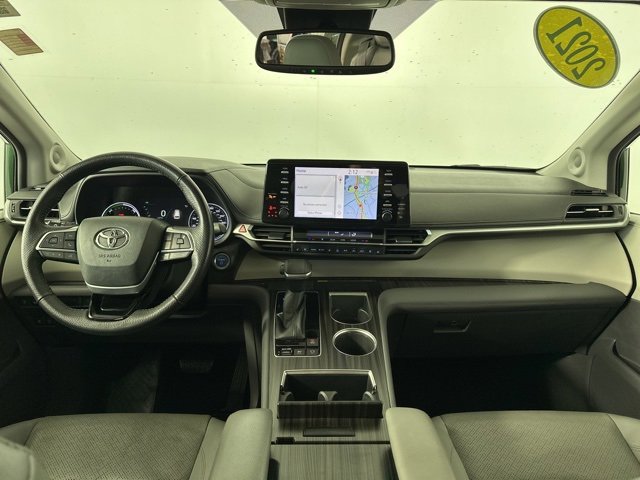 Used 2021 Toyota Sienna Limited image 11