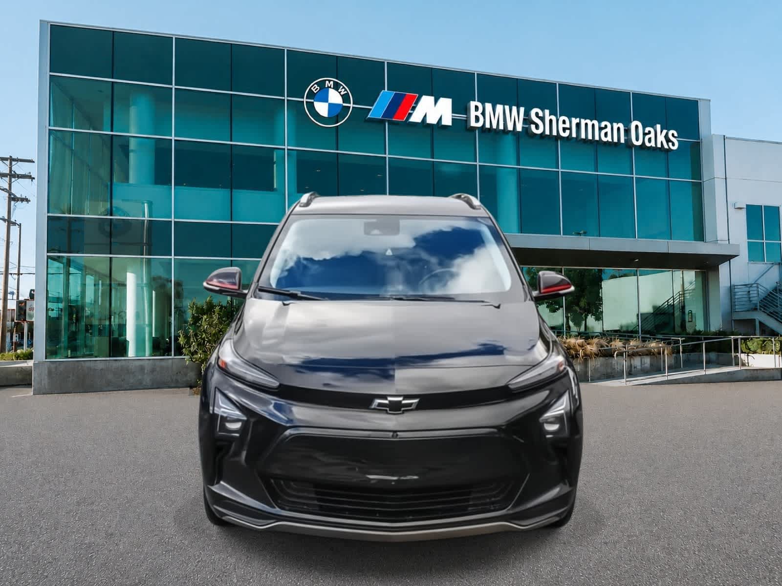 Used 2023 Chevrolet Bolt EUV Premier w/ Redline Edition FWD image 4