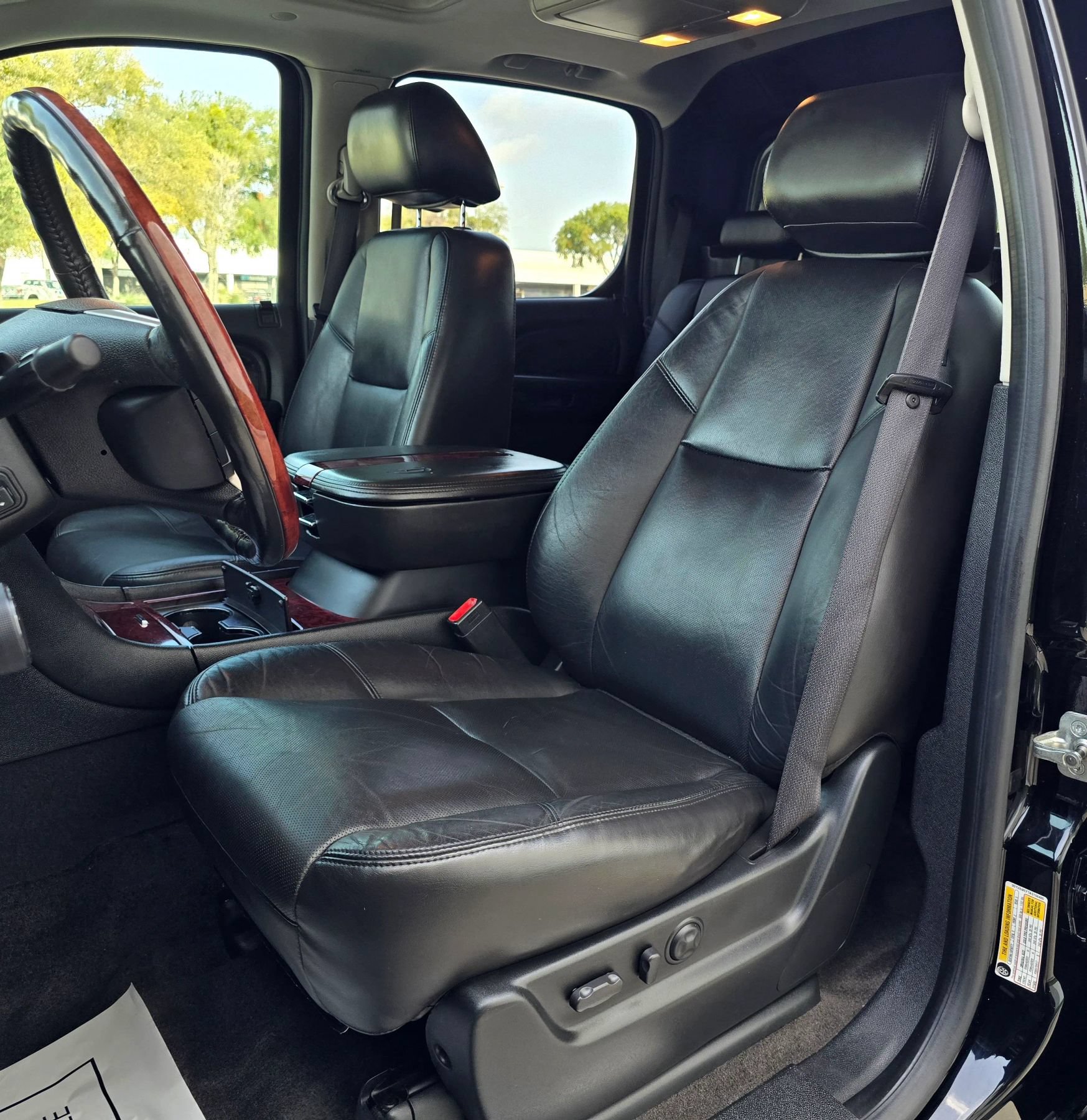 Used 2010 Cadillac Escalade EXT Luxury AWD/4WD image 19