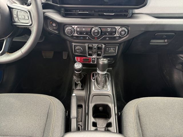 Used 2024 Jeep Wrangler Unlimited image 11