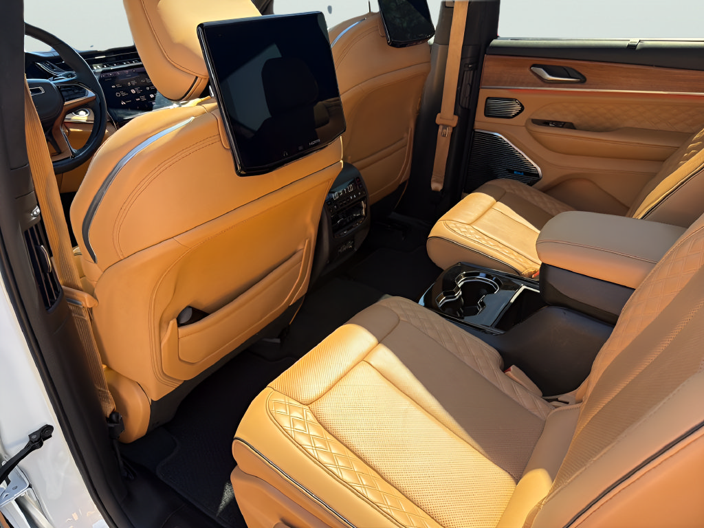 Used 2023 Jeep Grand Cherokee L Summit AWD/4WD image 34