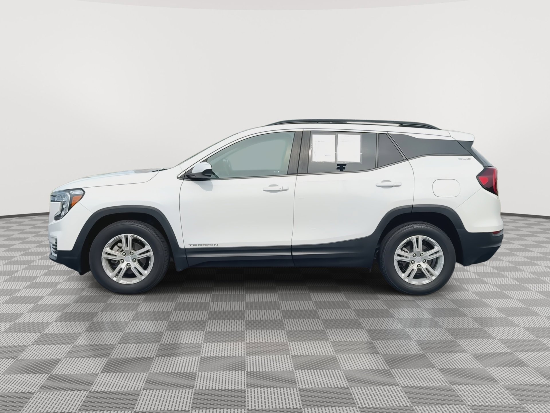 Used 2023 GMC Terrain SLE w/ Driver Convenience Package AWD/4WD image 5