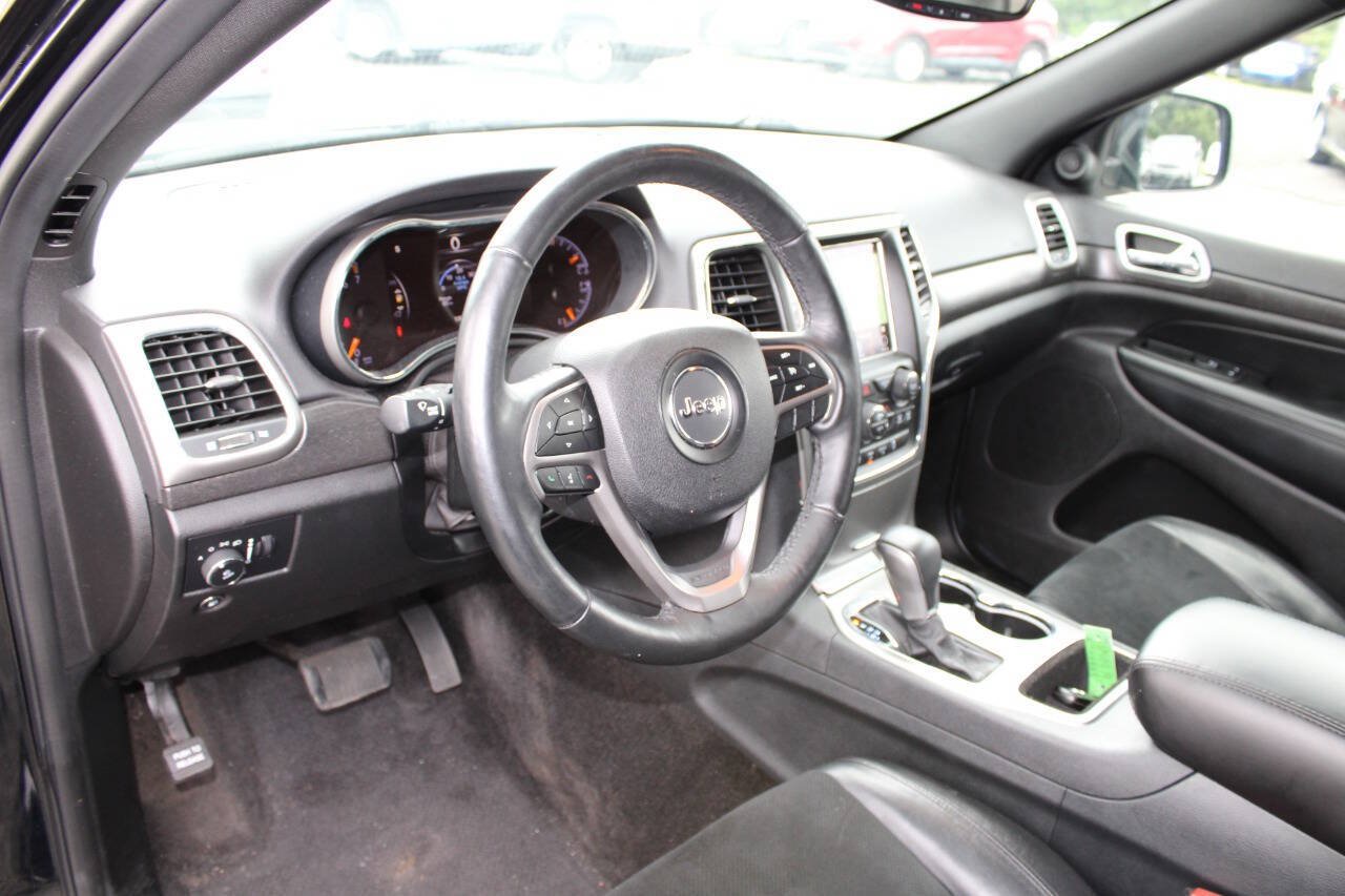 Used 2018 Jeep Grand Cherokee Altitude AWD/4WD image 13