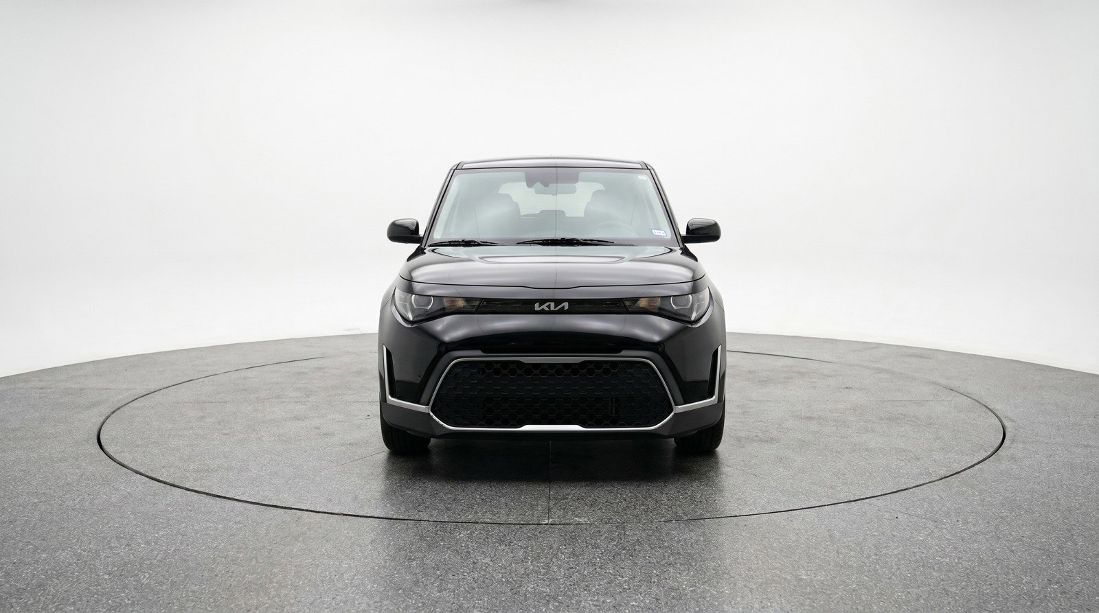 Used 2025 Kia Soul LX w/ LX Technology Package FWD image 2