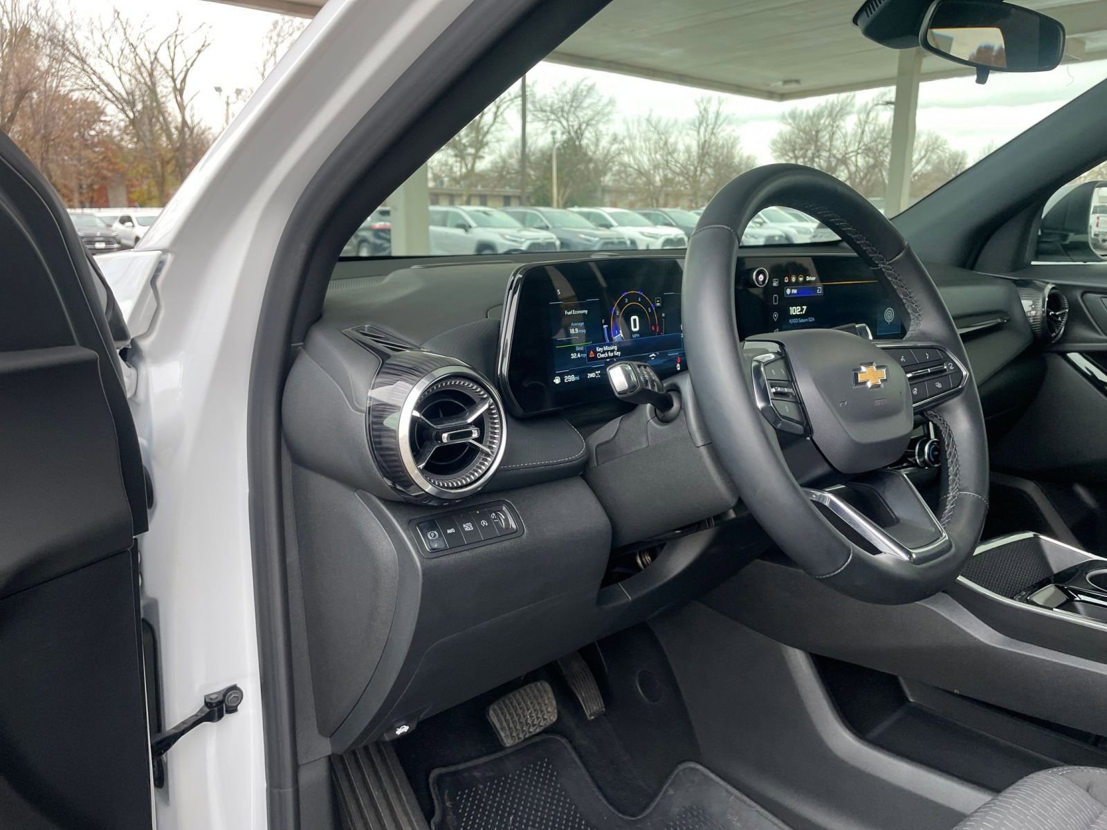 Used 2025 Chevrolet Equinox LT image 33