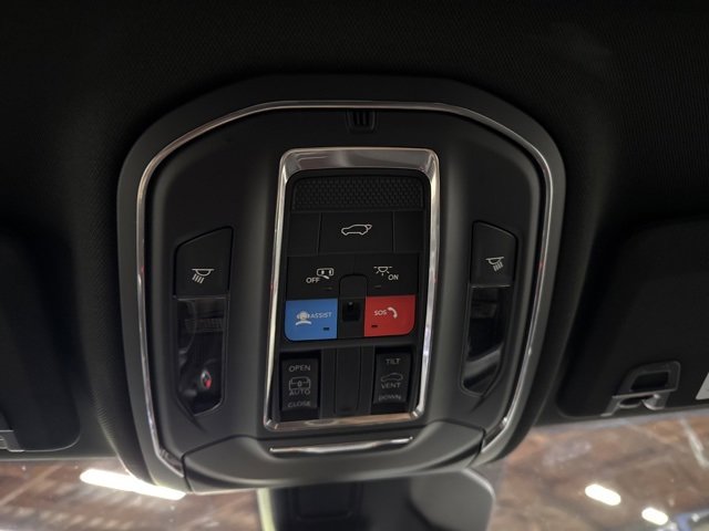 New 2025 Jeep Grand Cherokee Laredo X w/ Luxury Tech Group I image 18