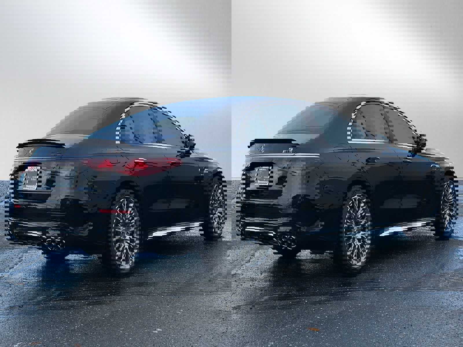 Used 2025 Mercedes-Benz E 53 AMG e 4MATIC Sedan image 3