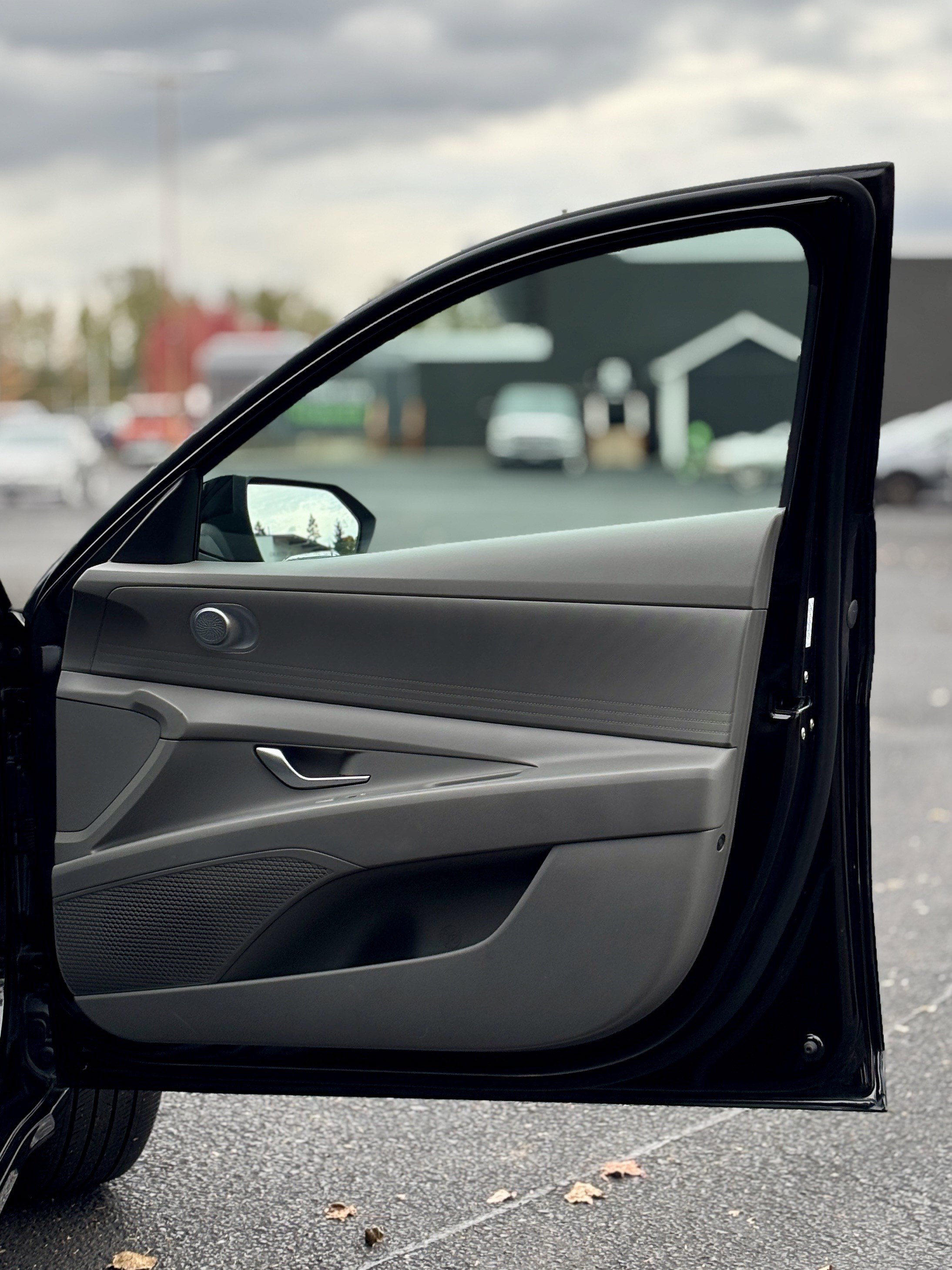 Used 2023 Hyundai Elantra SEL w/ Cargo Package image 11