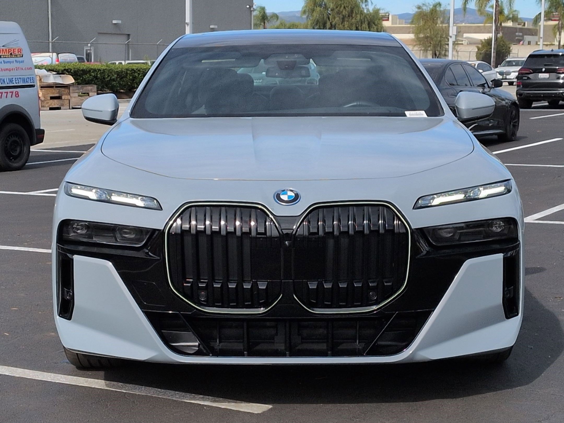 Used 2025 BMW i7 xDrive60 w/ Executive Package image 3