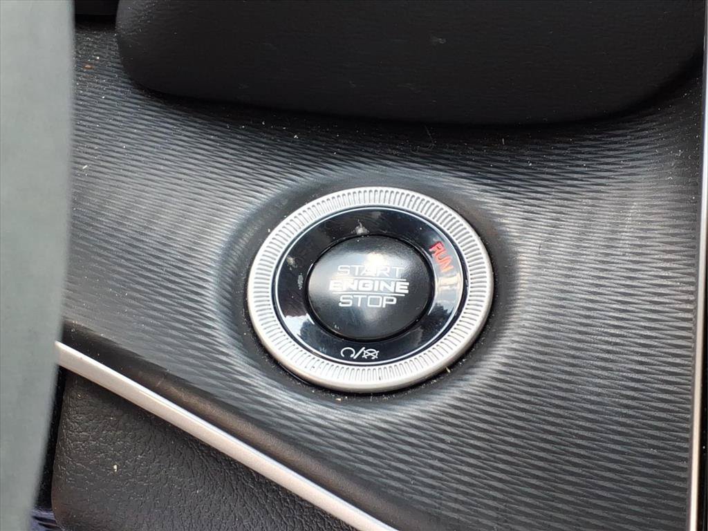 Certified 2025 Jeep Grand Cherokee Altitude AWD/4WD image 10