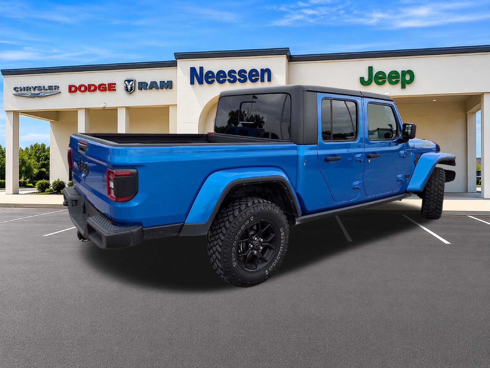 Used 2024 Jeep Gladiator Sport AWD/4WD image 7