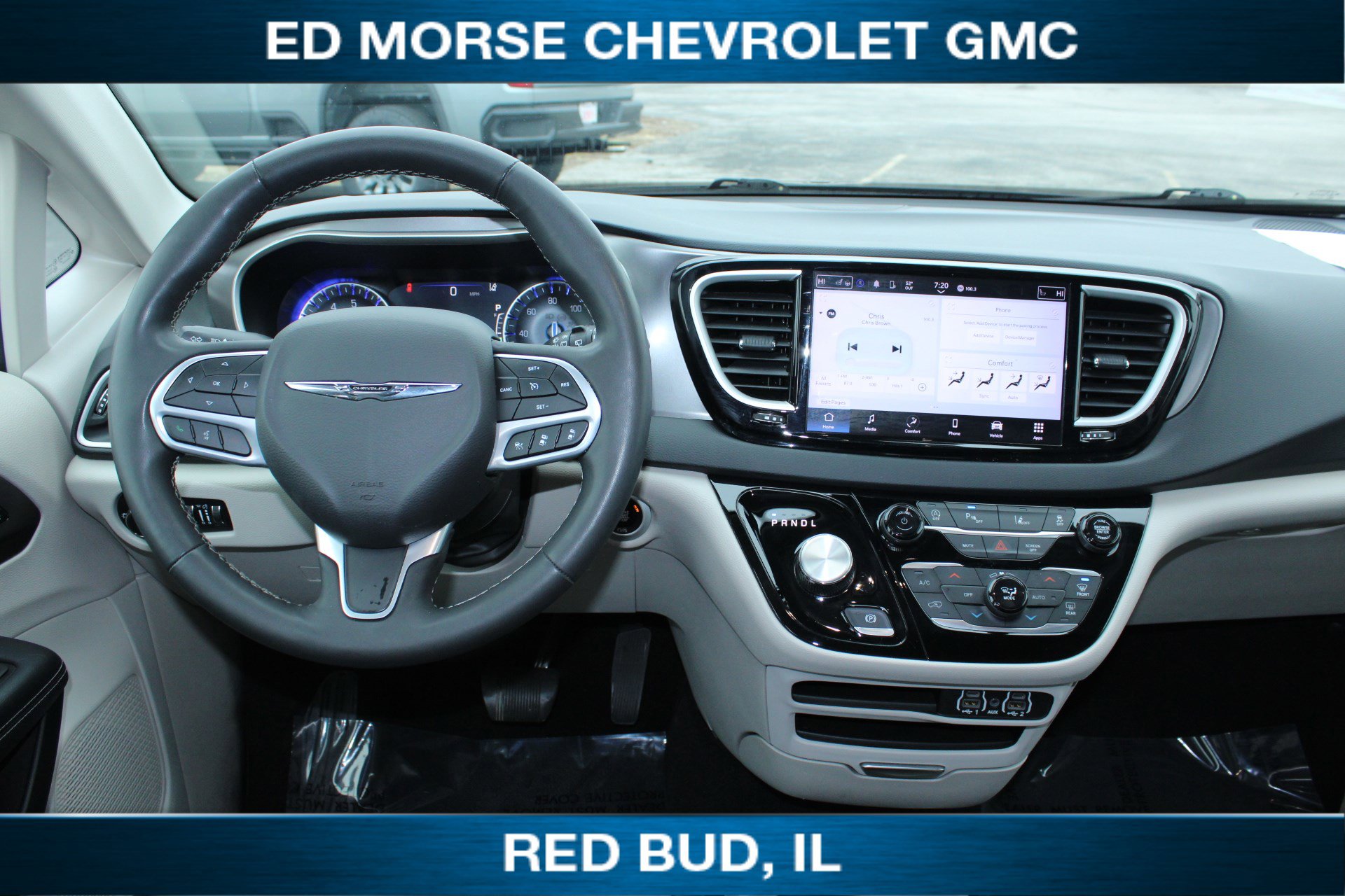 Used 2023 Chrysler Pacifica Touring-L image 14