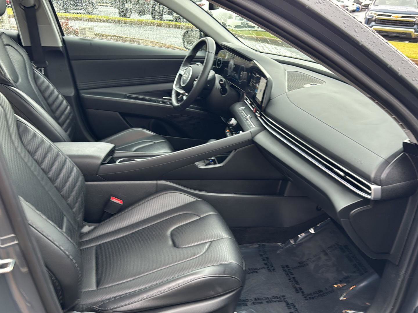 Used 2024 Hyundai Elantra Limited image 10