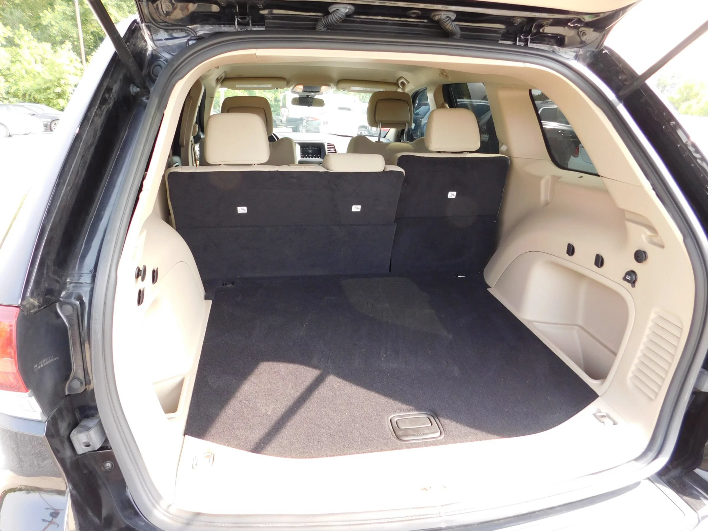 Used 2021 Jeep Grand Cherokee Laredo AWD/4WD image 10