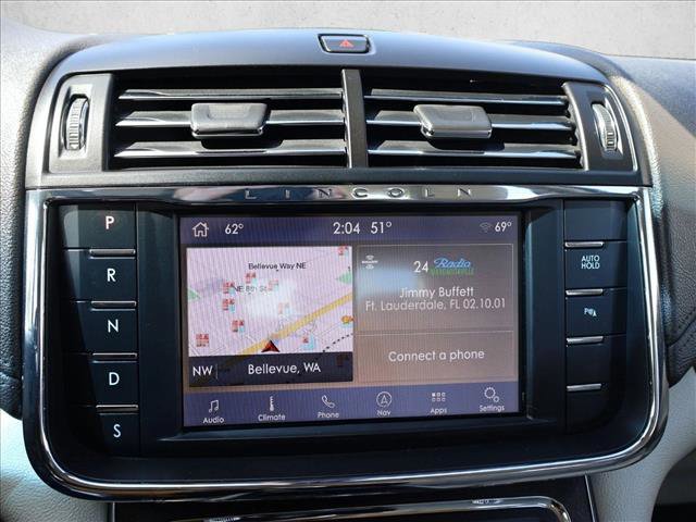 Used 2019 Lincoln Continental Select image 12