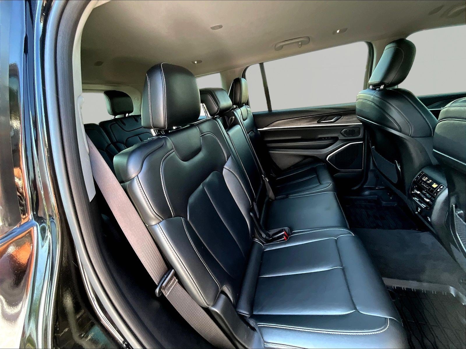 Used 2021 Jeep Grand Cherokee L Limited AWD/4WD image 25