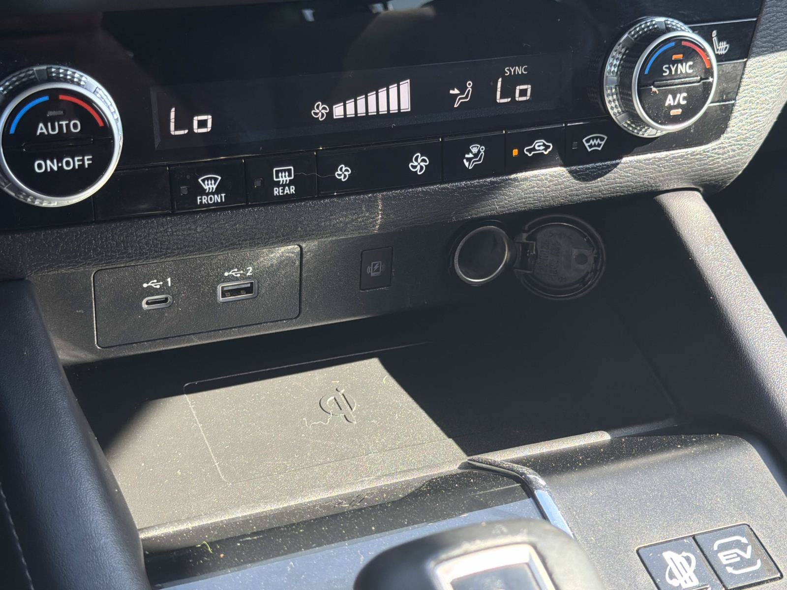 Used 2024 Mitsubishi Outlander 4WD Plug-In Hybrid image 25