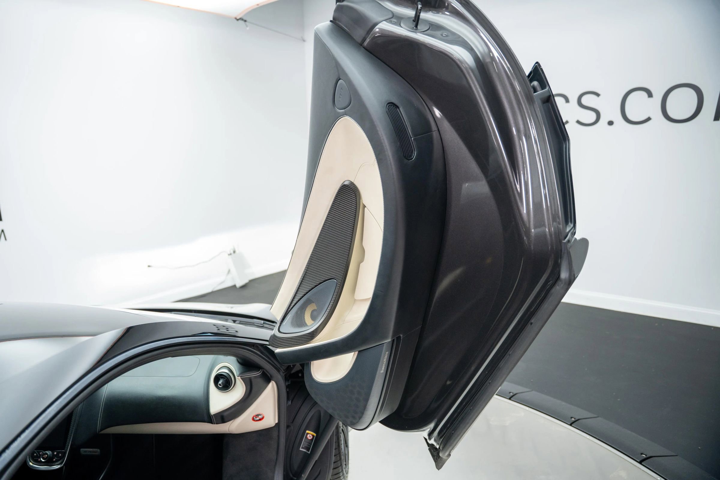 Used 2017 McLaren 570S Coupe image 24