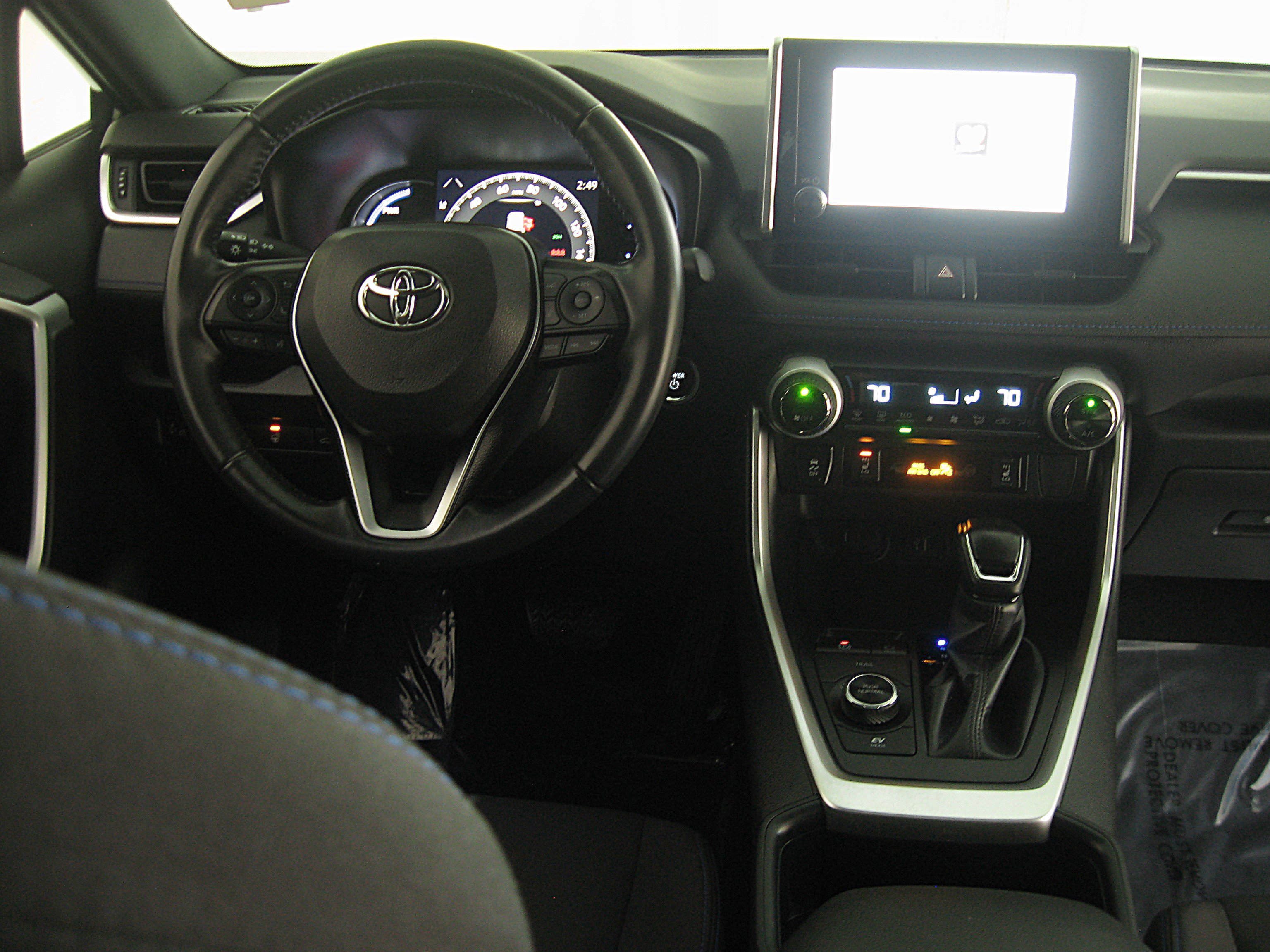 Used 2023 Toyota RAV4 SE w/ Convenience Package image 2