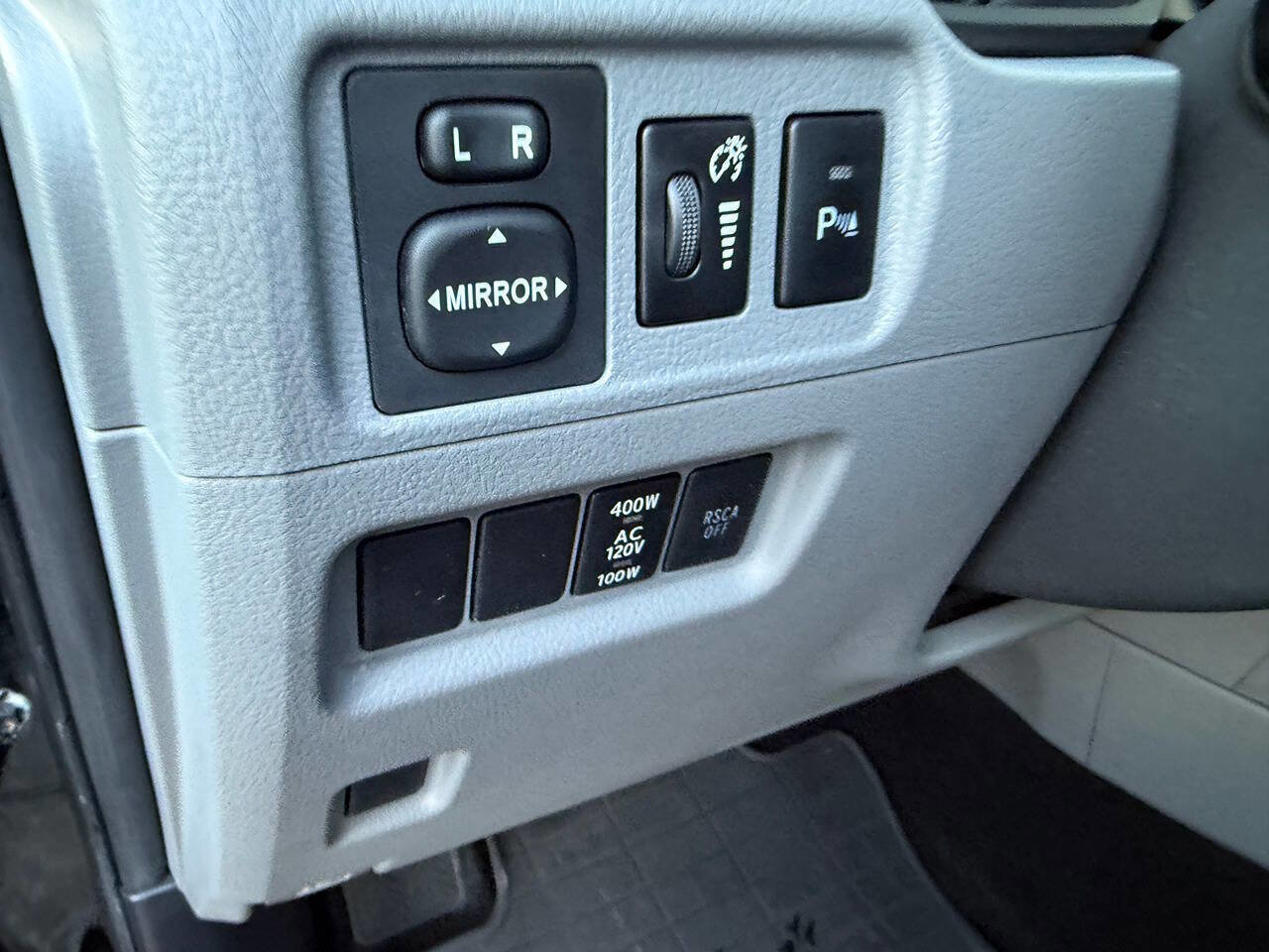 Used 2011 Toyota 4Runner SR5 w/ Convenience Pkg image 12