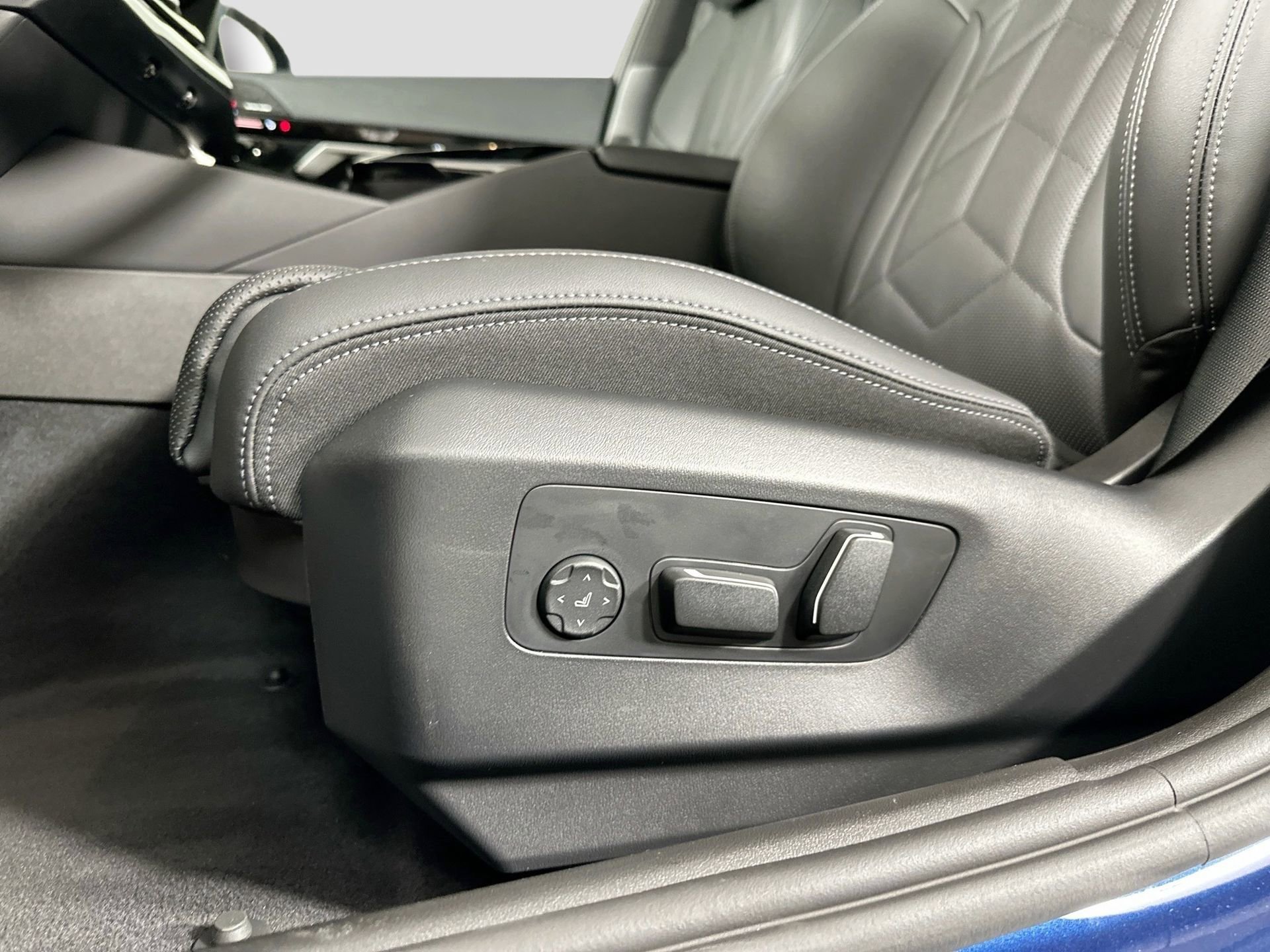 Used 2025 BMW 530i image 17