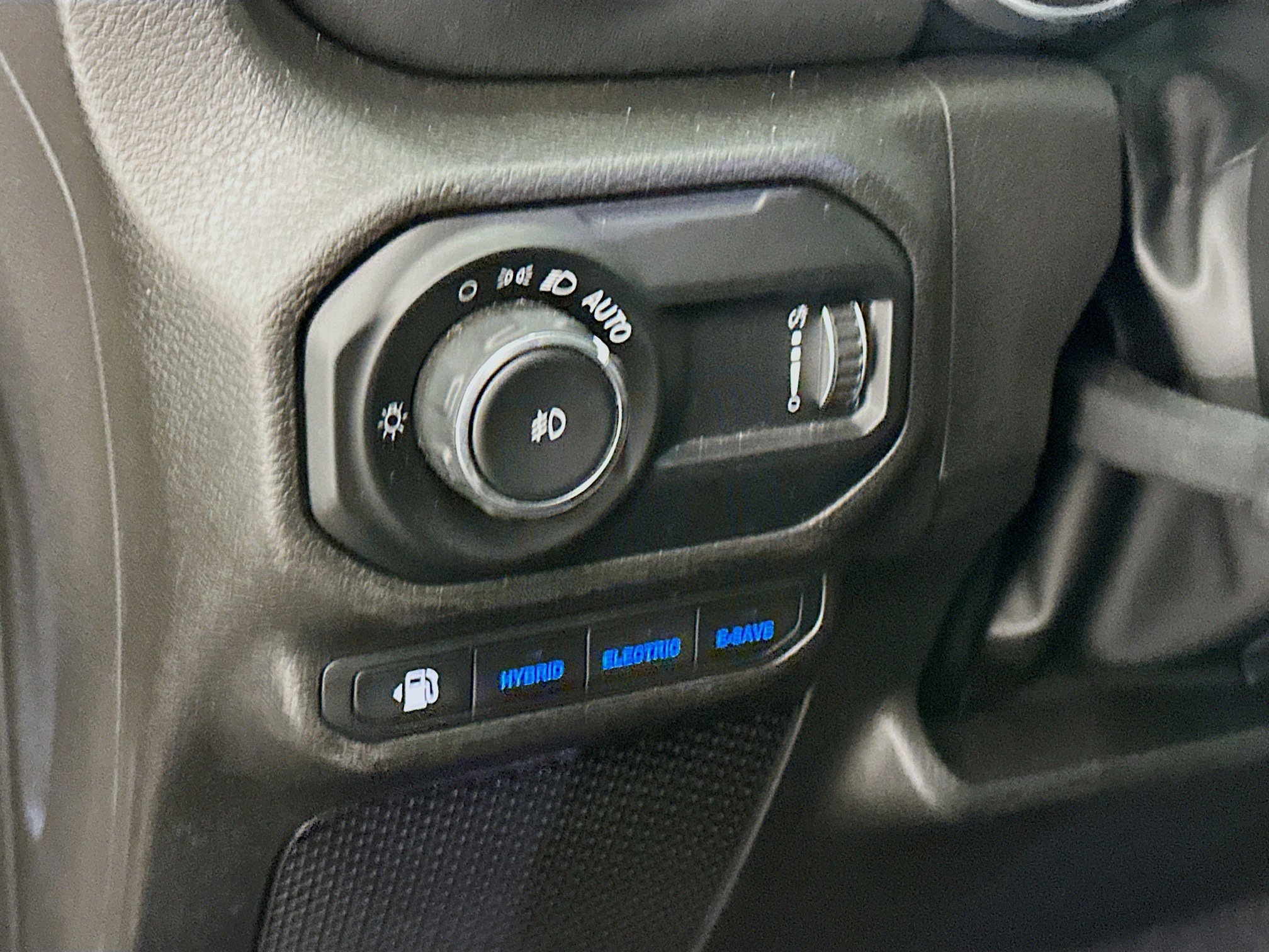 Used 2023 Jeep Wrangler Unlimited Sahara AWD/4WD image 17
