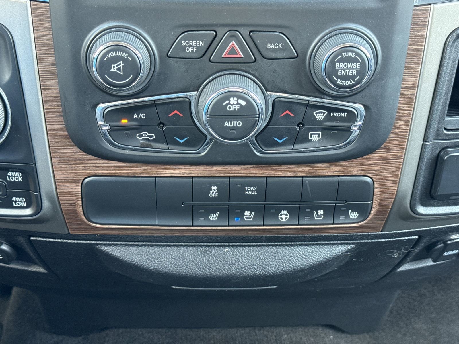 Used 2014 RAM 1500 Laramie AWD/4WD image 25