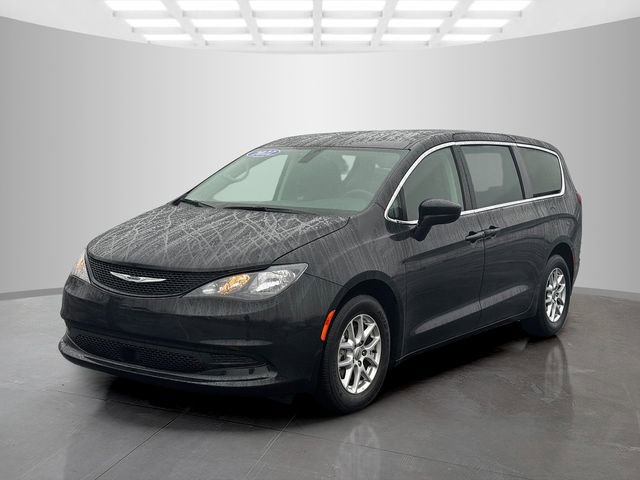 Certified 2022 Chrysler Voyager LX FWD image 3