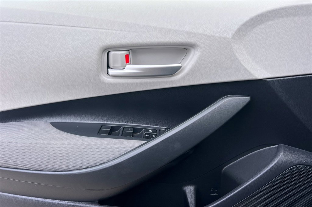 Used 2021 Toyota Corolla LE w/ Carpet Mat Package (TMS) image 13