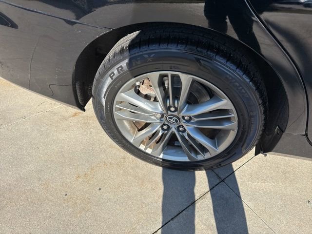 Used 2017 Toyota Camry SE w/ Moonroof Package image 10