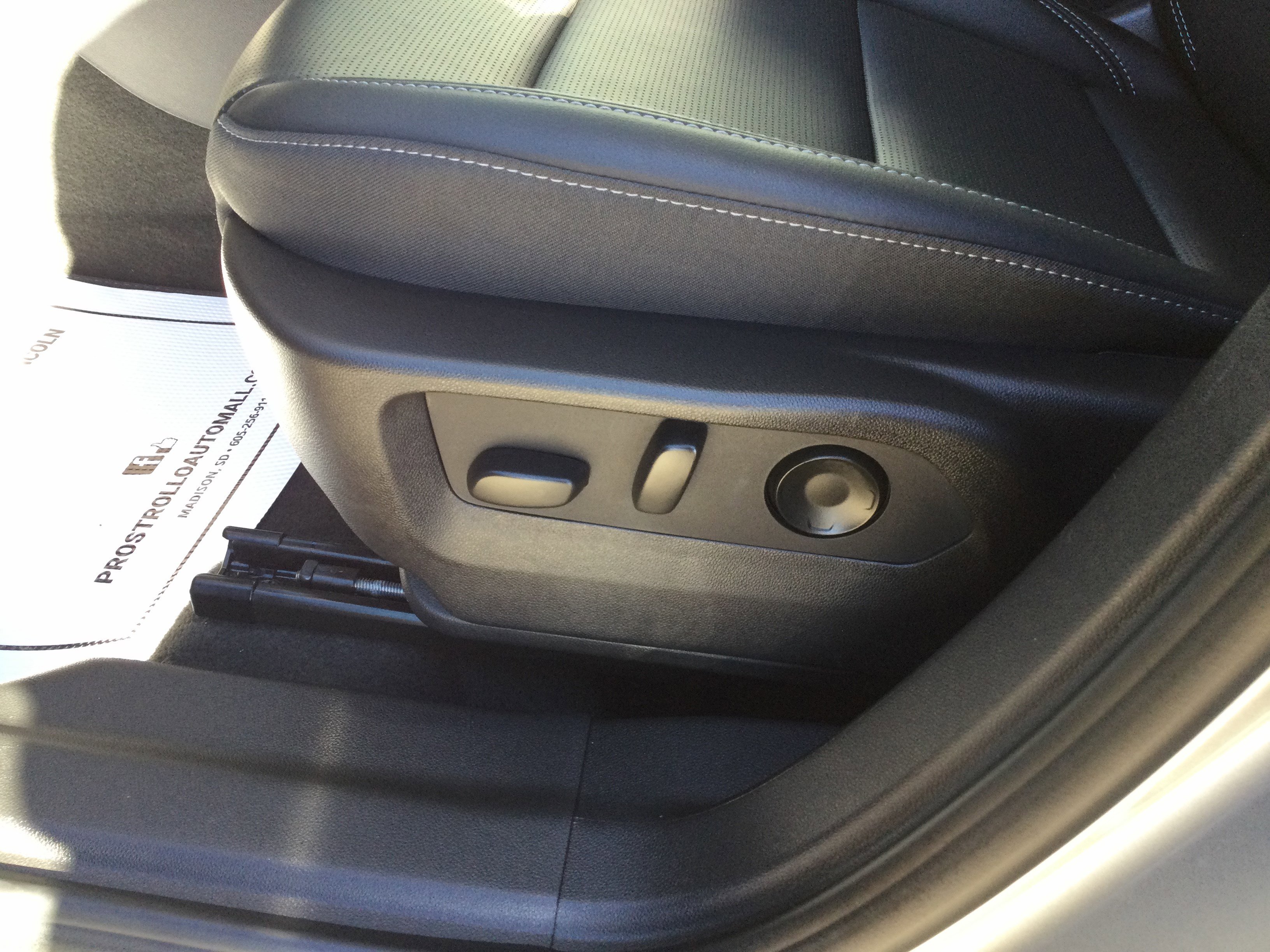 Used 2025 Buick Envision Preferred image 8