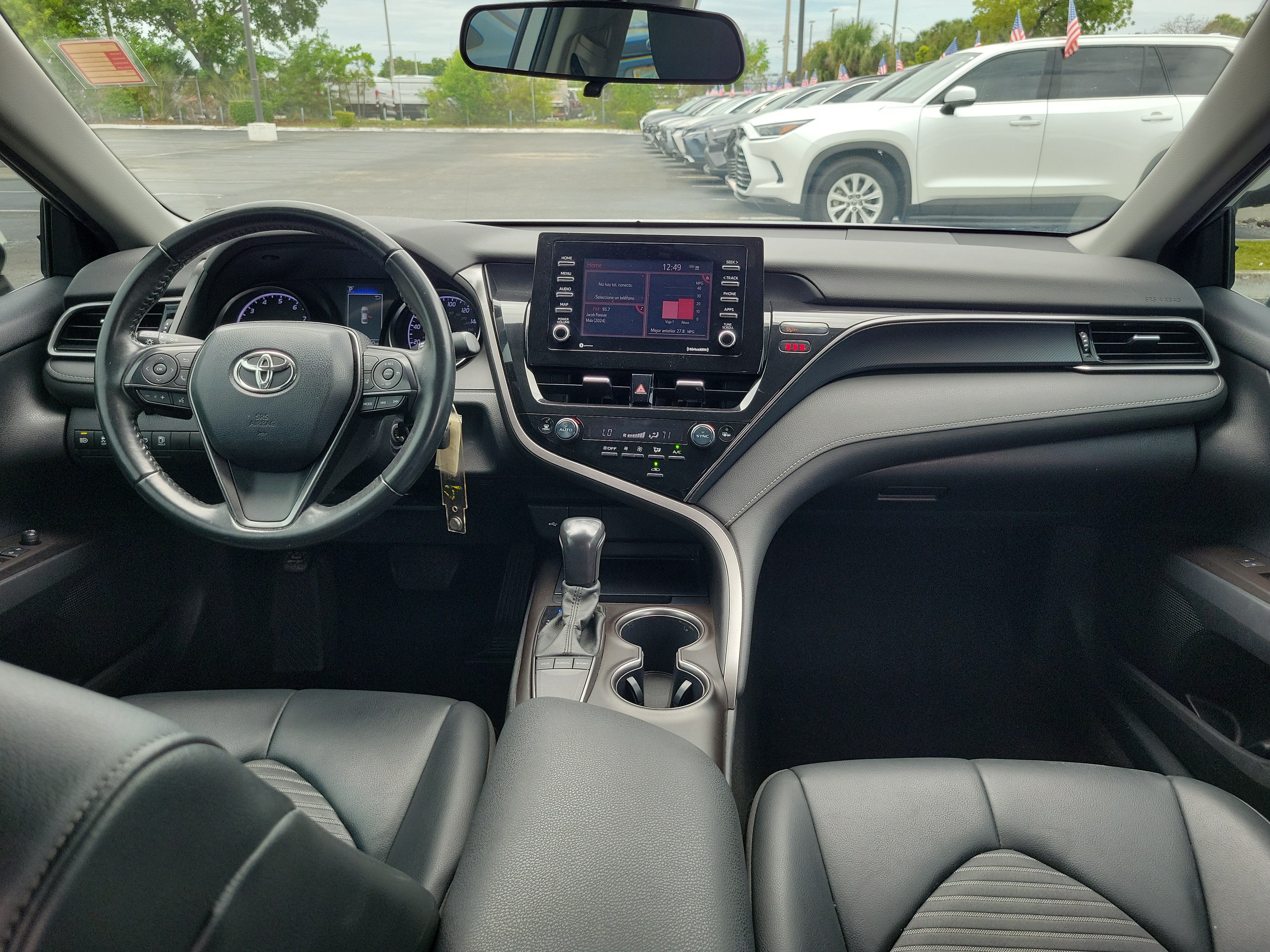Used 2022 Toyota Camry SE FWD image 16